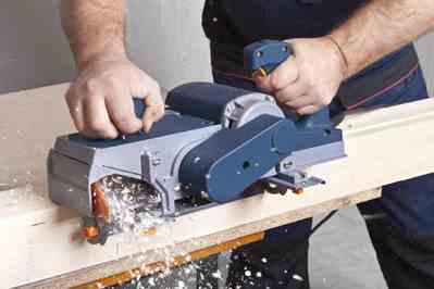 A cylindrical cutterhead equipped with two or three full-length knives is mounted on a frame and driven at speeds of up to 10,000 revolutions per minute (RPM), either by belt or directly by the motor shaft.